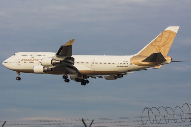 Boeing 747-400 (N322SG)