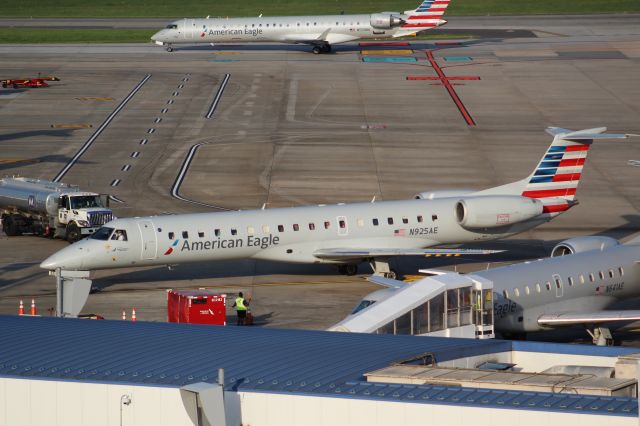 Embraer ERJ-145 (N925AE)