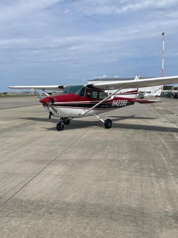 Cessna Skyhawk (N4239Q) - N4239Q about to park it @KECG ramp.