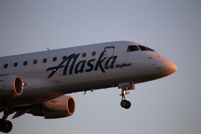 EMBRAER 175 (long wing) (N400SY)