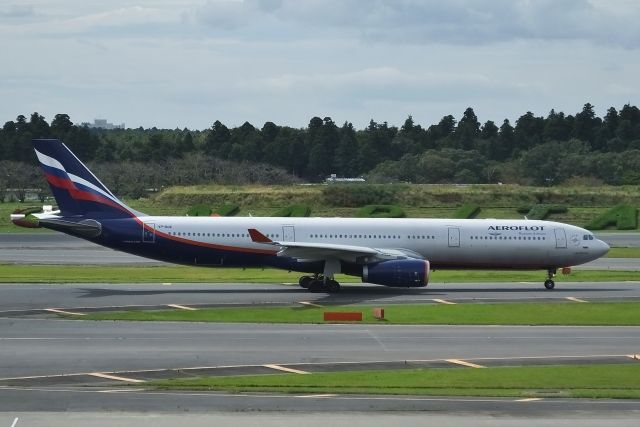 Airbus A330-300 (VP-BDE) - Taxing at NRT 2016/09/29