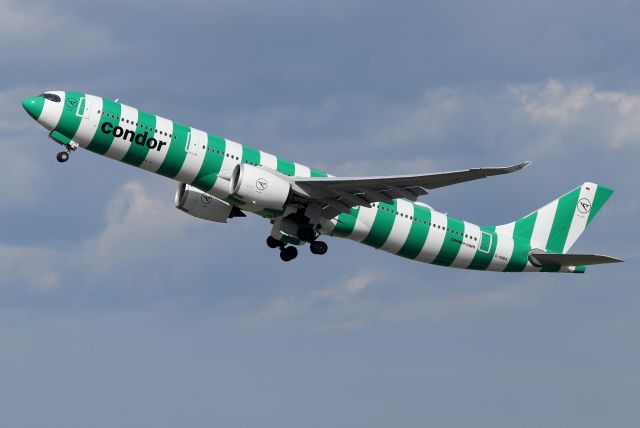 Airbus A330-900 (D-ANRA) - 'Condor 2038' departing to Frankfurt on 33L