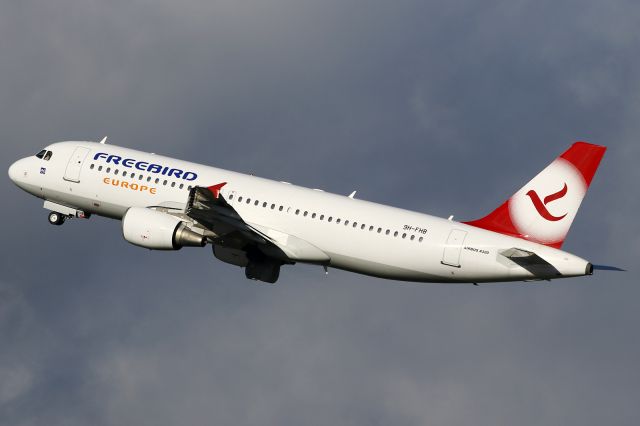 Airbus A320 (9H-FHB)