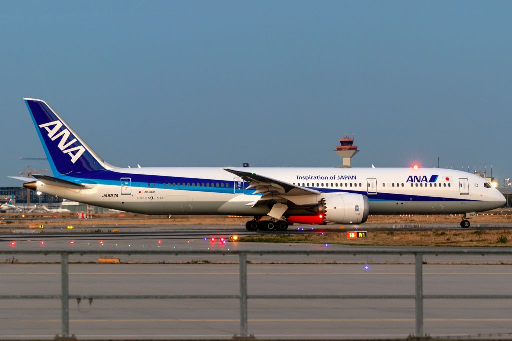 Boeing 787-9 Dreamliner (JA837A)