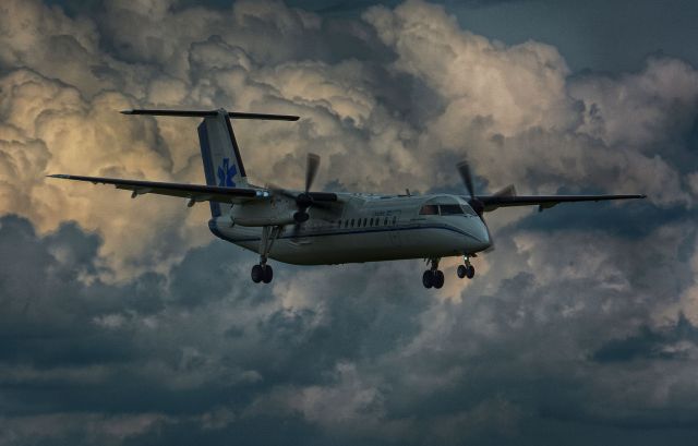 de Havilland Dash 8-300 (C-GURM)