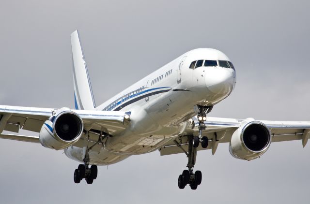 Boeing 757-200 (N801DM) - The Dallas Mavericks returning home to Dallas after a West Coast road trip. 757-200 owned by Mark Cuban (please view in "full" for highest image quality)