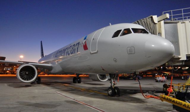 Airbus A321 (N401AN) - phoenix sky harbor international airport 10JAN21