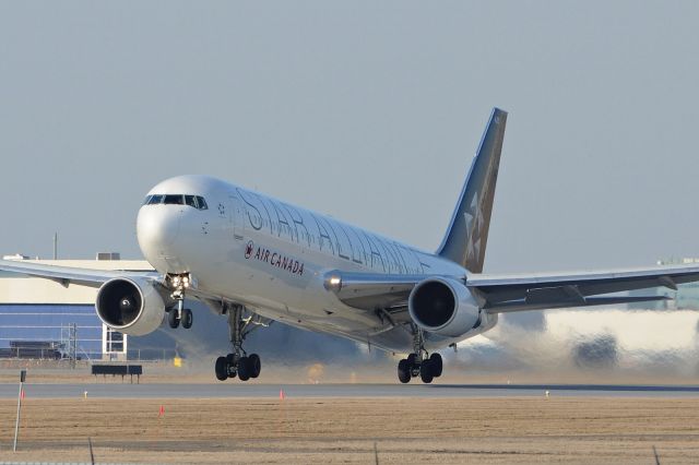 BOEING 767-300 (C-FMWY)