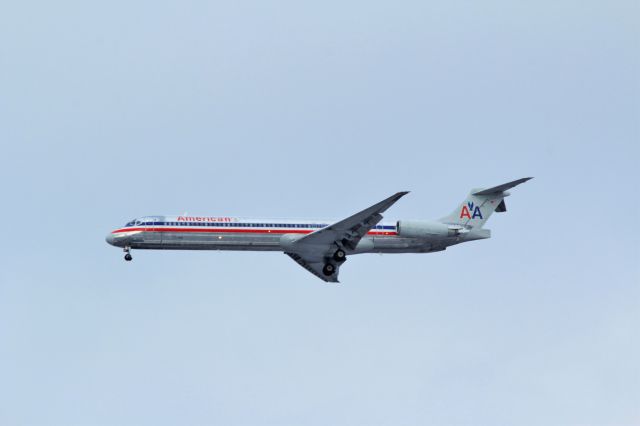 McDonnell Douglas MD-83 —