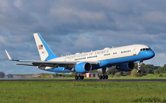 09-0017 — - sam44 usaf c-32a 09-0017 landing at shannon 1/10/16.