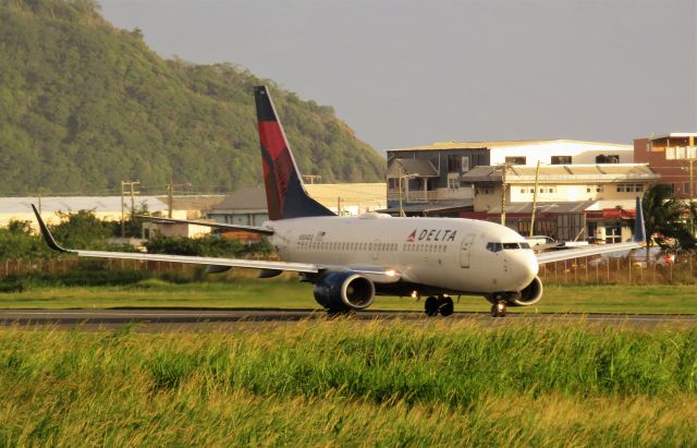 Boeing 737-700 (N304DQ)