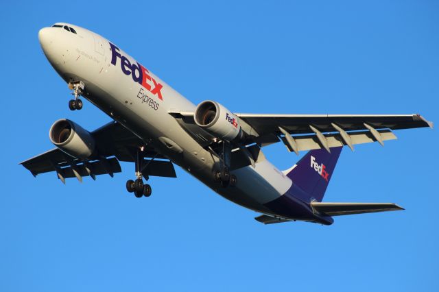 Airbus A300F4-600 (N685FE) - Sunset arrival at ATW 