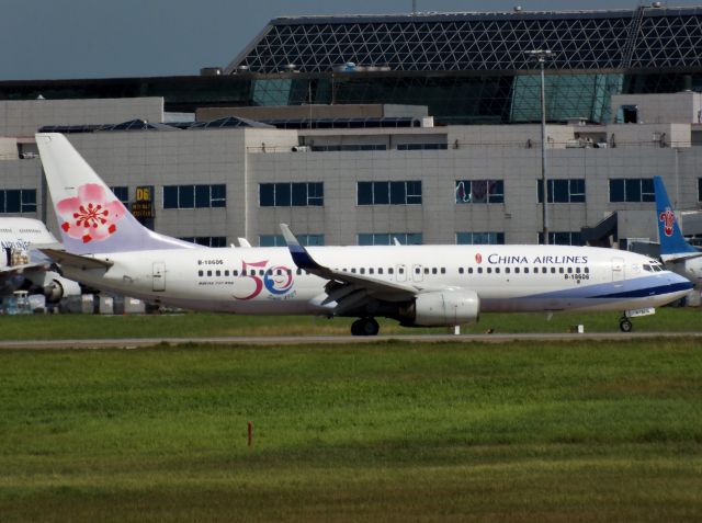 Boeing 737-800 (B-18606)