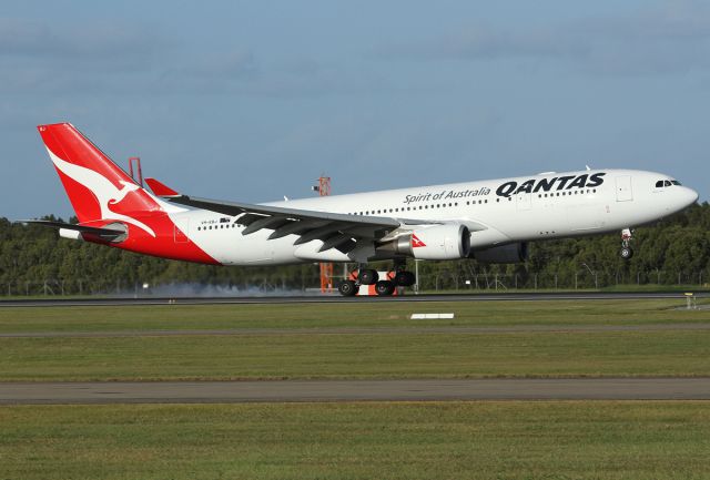 Airbus A330-200 (VH-EBJ)