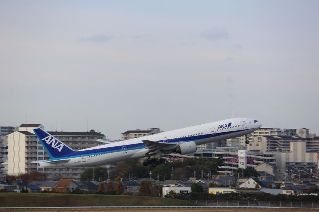 BOEING 777-300 (JA753A)