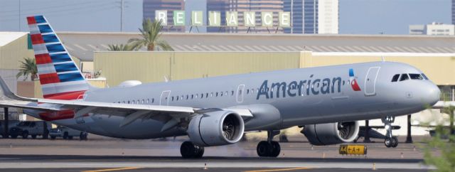 Airbus A321 (N400AN) - Phoenix Sky Harbor International Airport arrival rwy 08 09SEP19