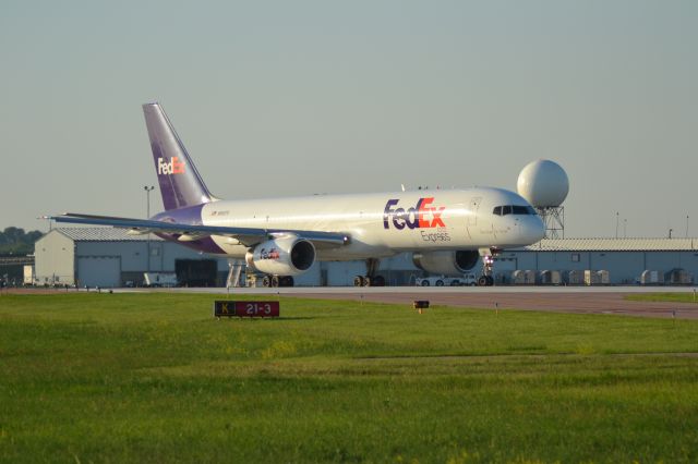 Boeing 757-200 (N910FD) - Departing KFSD to KMEM - 6-9-2012