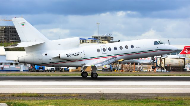 Dassault Falcon 50 (3C-LGE) - Very far away from home seen landing at TNCM St Maarten on a fuel stop and after departing onward to havana cuba. 23/04/2017<br>Guinea Equatorial - Government