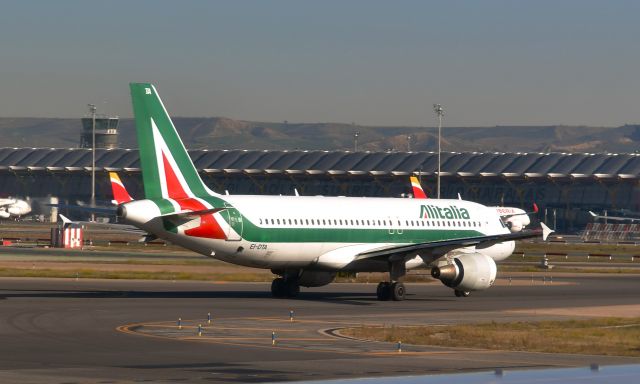 Airbus A320 (EI-DTA) - Alitalia Airbus A320-216 EI-DTA in  Madrid 
