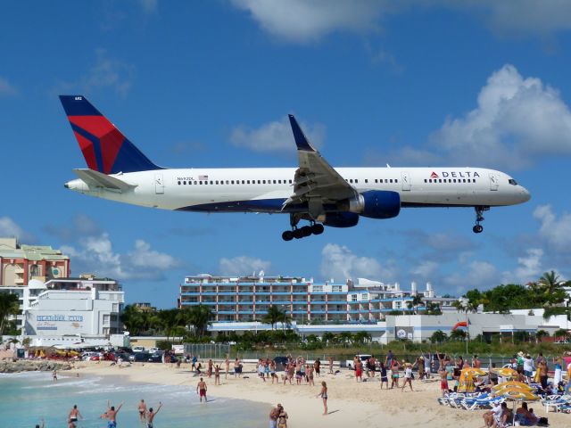 Boeing 757-200 (N692DL) - DELTA 439 Arriving in St. Maarten over Maho Beach