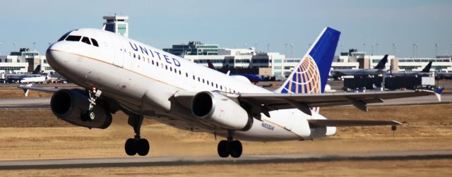 Airbus A319 (N853UA) - Departing from runway 25.