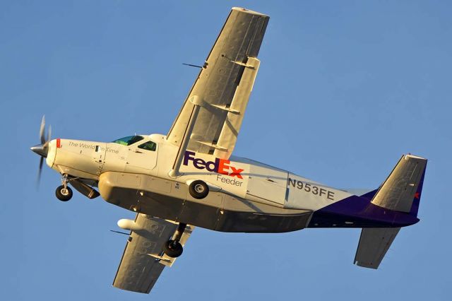 Cessna Caravan (N953FE) - FedEx Feeder Cessna 208B N953FE at Phoenix Sky Harbor on January 30, 2018.  