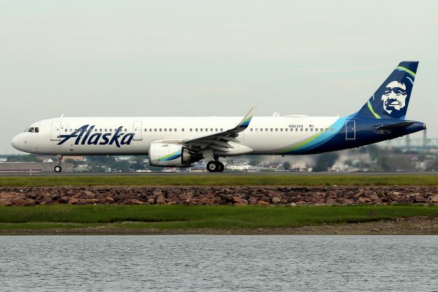 Airbus A321 (N923VA) - 'Alaska 25' departing to Seattle  (6/9)