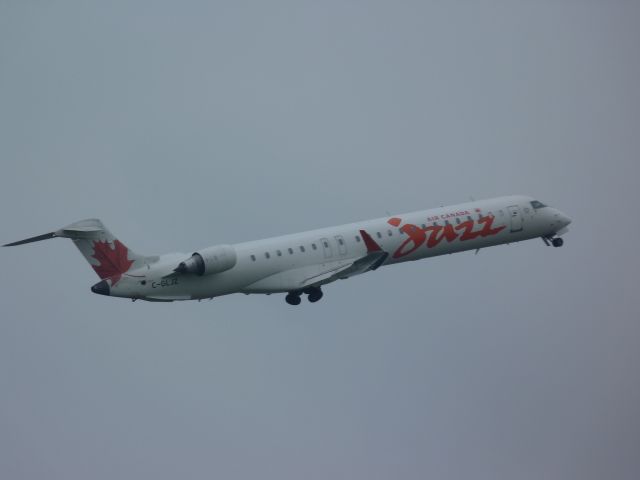 Canadair Regional Jet CRJ-200 (C-GLJZ) - wheels up !!