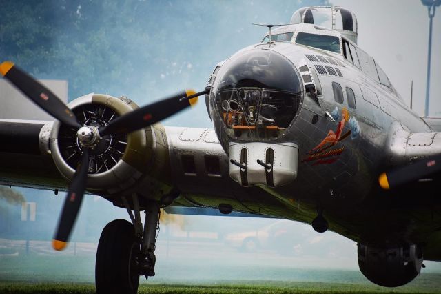 Boeing B-17 Flying Fortress (N5017N) - B-17 starting up