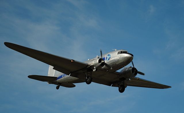 Douglas DC-3 (VH-OVM)