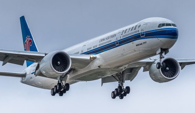 BOEING 777-300ER (B-20AC)