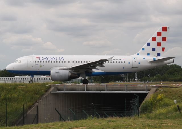 Airbus A319 (9A-CTL) - Paris-Charles de Gaulle Airport (IATA: CDG, ICAO: LFPG)