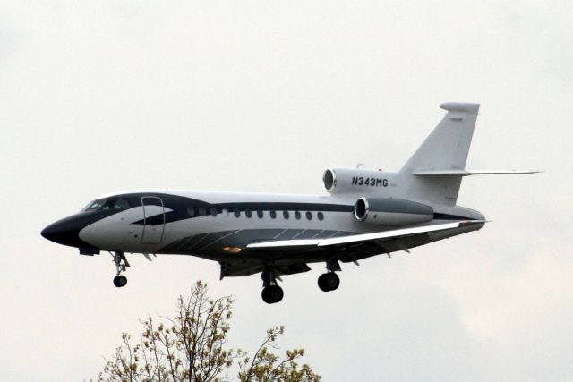 Dassault Falcon 900 (N343MG) - Final approach for rwy 19 on 15-Apr-12.