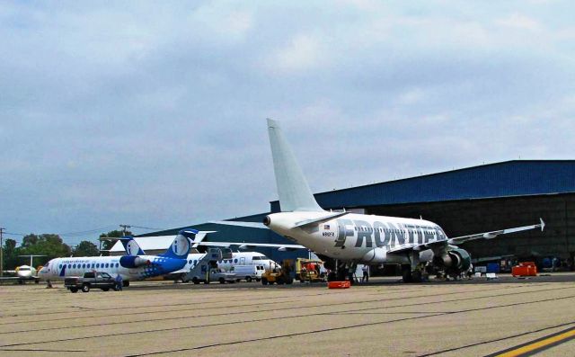 Airbus A318 (N810FR) - Frontier A318 being scrapped at RFD with ex Independence Air CRJ's awaiting the same fate.