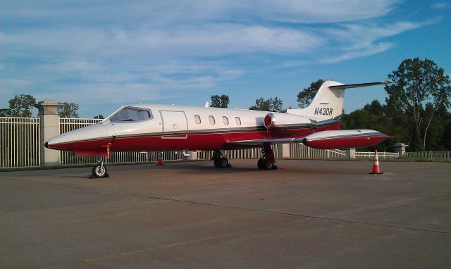 Learjet 25 (N43DR)