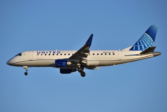 Embraer 175 (N607UX) - 28-C 01-08-20
