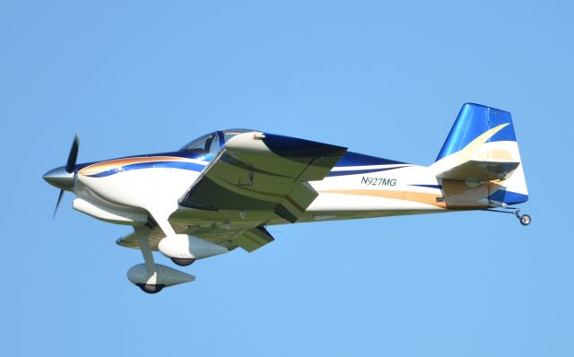 Vans RV-6 (N927MG) - Final approach to runway 36 at Airventure 2018.