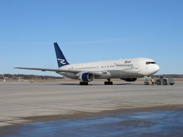 BOEING 767-300 (N120DL)