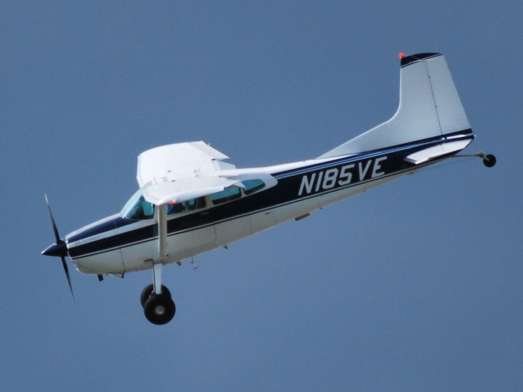 Cessna Skywagon (N185VE) - On short final for 20 at KJQF - 4/2/09