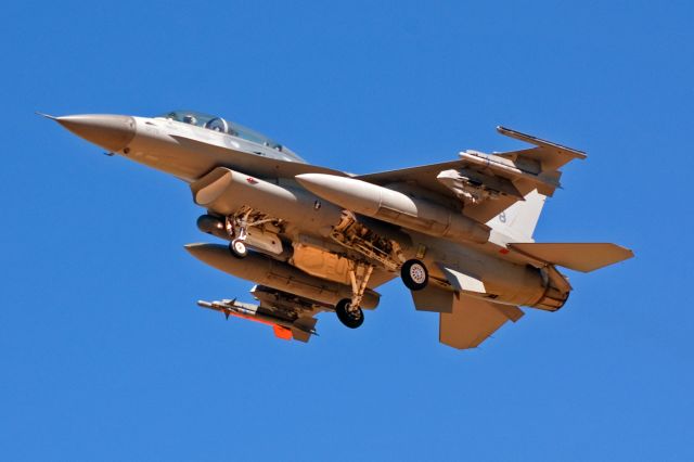 Lockheed F-16 Fighting Falcon (AFR90778) - F-16D, two seats