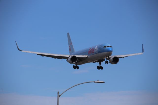 BOEING 767-300 (PH-OYJ)