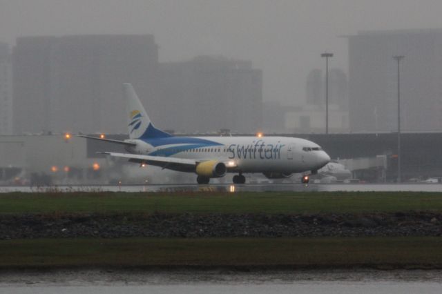 BOEING 737-400 (N420US)