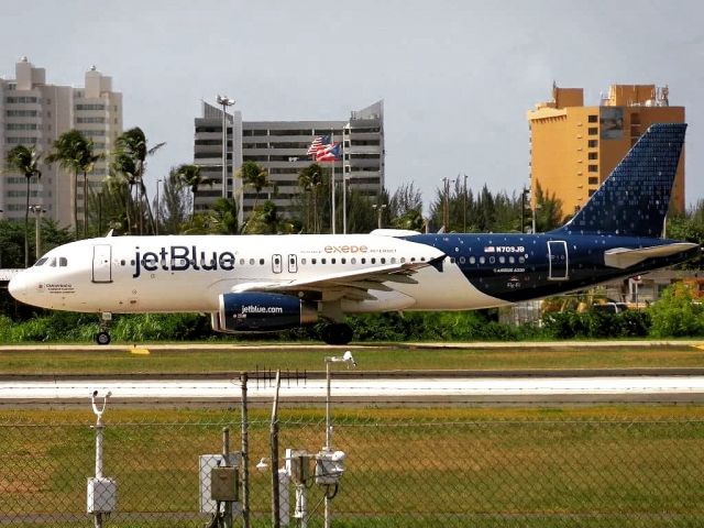 Airbus A320 (N709JB)