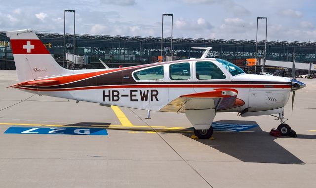Beechcraft Bonanza (33) (HB-EWR)