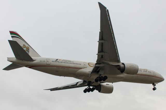 BOEING 777-200LR (A6-LRB)