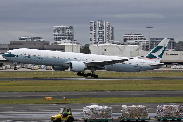 BOEING 777-300ER (B-KQQ) - on 4 December 2017