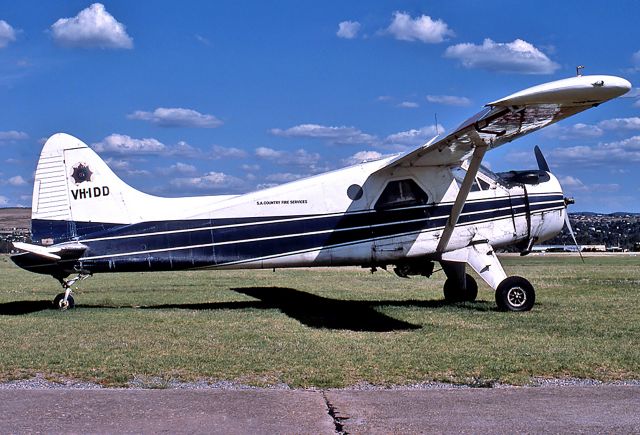 De Havilland Canada DHC-2 Mk1 Beaver (VH-IDD) - SA. COUNTRY FIRE SERVICE - DE HAVILLAND CANADA DHC-2 BEAVER MK 1 - REG VH-IDD (CN 1532) - PARAFIELD AIRPORT ADELAIDE SA. AUSTRALIA - YPPF (6/1/1989)