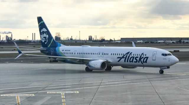 Boeing 737-900 (N283AK) - 2/8/20.