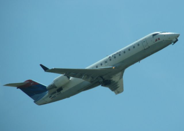 Canadair Regional Jet CRJ-200 (N874AS) - Taking off from the Shreveport Regional airport.