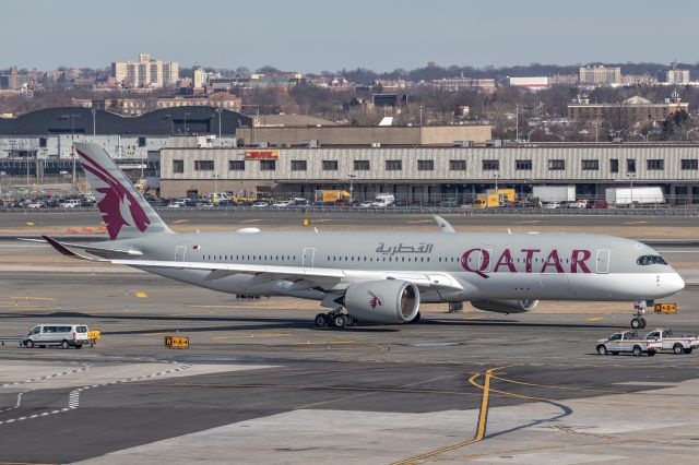 Airbus A350-900 (A7-AME) - Qatar Airways Airbus A350-941 taxiing to runway 31L for takeoff.